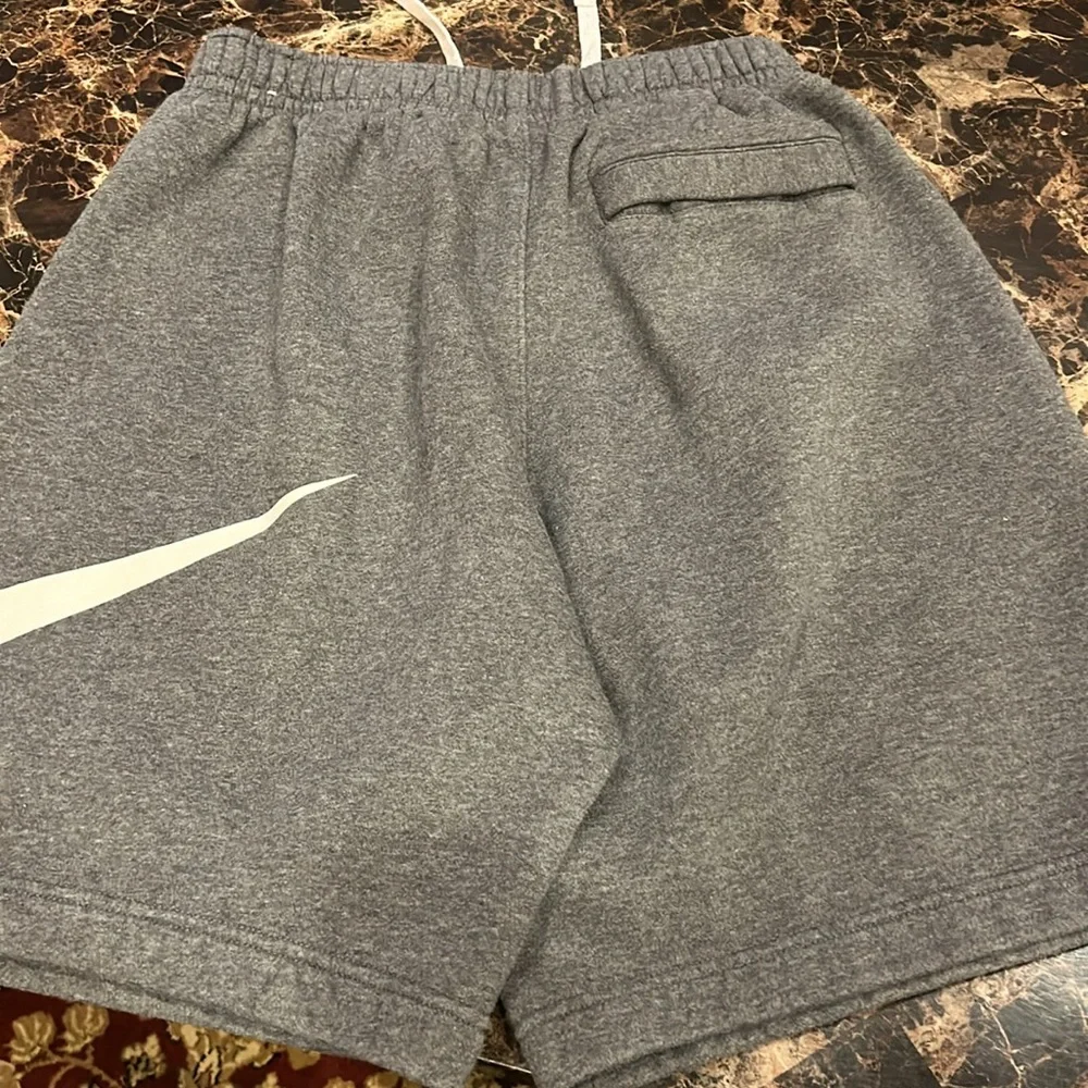 Nike shorts size S - Picture 3 of 3